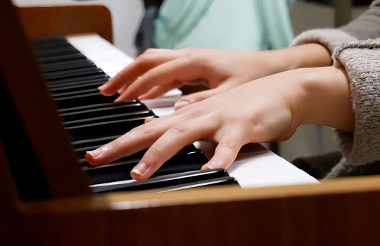 Effective Piano Practice Strategies: Hand Positioning, Music Reading, and Consistency